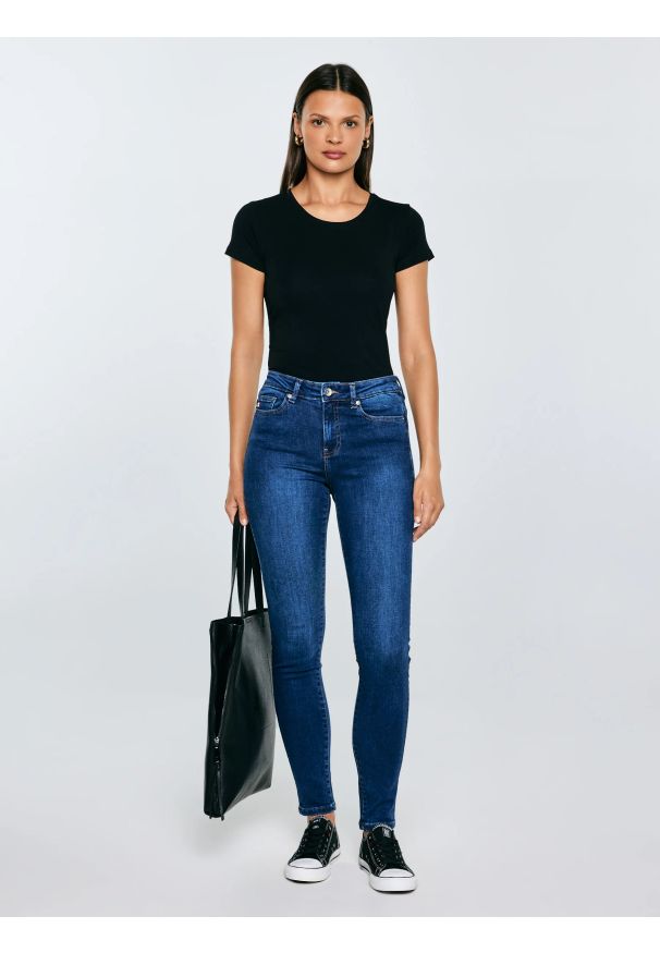 Big-Star - Koszulka damska slim z bawełny supima czarna Supiclassica 906. Kolor: czarny. Materiał: bawełna. Długość: długie. Styl: klasyczny