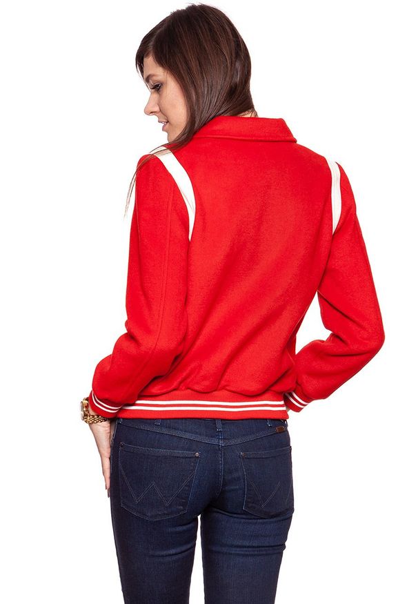 Wrangler - DAMSKA KURTKA PRZEJŚCIOWA WRANGLER BOMBER JACKET SALSA RED W4130VUWN 112128766. Materiał: skóra ekologiczna. Wzór: aplikacja. Sezon: lato
