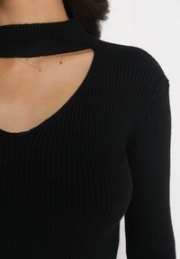 Born2be - Czarny Sweter z Golfem z Ozdobnym Wycięciem Essine. Typ kołnierza: golf. Kolor: czarny. Materiał: materiał. Sezon: zima
