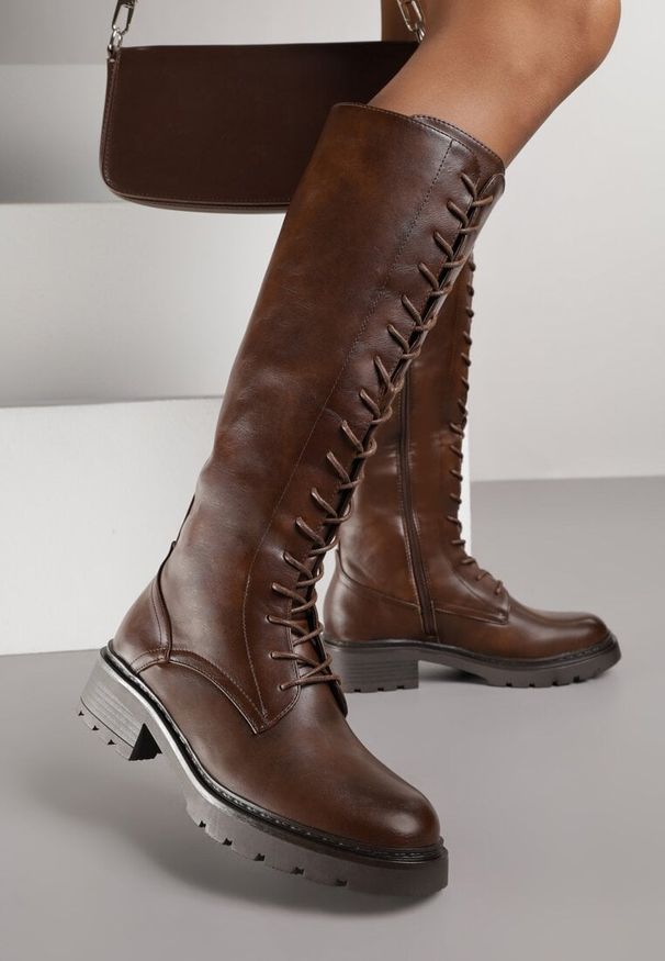 Renee - Brązowe Kozaki Typu Workery Rhaethe. Okazja: na co dzień. Kolor: brązowy. Materiał: skóra, jeans. Styl: casual