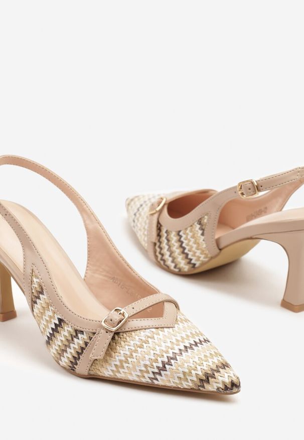 Renee - Beżowe Sandały na Obcasie Kaczuszka z Klamerką i Tweedowymi Zdobieniami Adivrae. Okazja: na co dzień. Kolor: beżowy. Wzór: aplikacja. Sezon: wiosna, lato. Obcas: na obcasie. Styl: casual, elegancki, klasyczny. Wysokość obcasa: średni