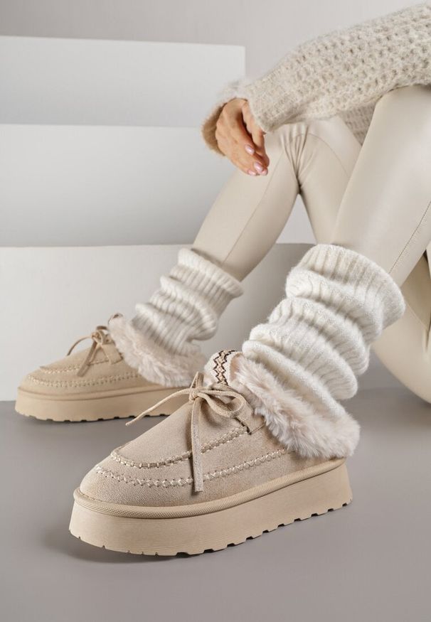 Born2be - Beżowe Wsuwane Śniegowce w Rustykalnym Stylu z Kokardą i Futrem Tusora. Okazja: na co dzień. Zapięcie: bez zapięcia. Kolor: beżowy. Materiał: futro. Styl: casual, klasyczny