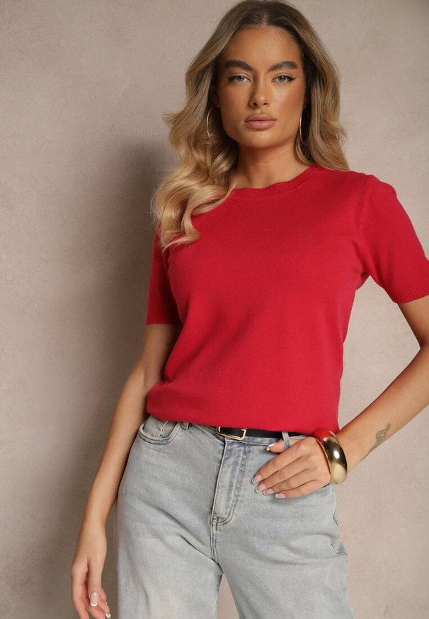 Renee - Czerwony T-shirt Ozdobiony Ściągaczami Sanallia. Okazja: na co dzień. Kolor: czerwony. Materiał: jeans. Wzór: aplikacja. Styl: klasyczny, casual, elegancki