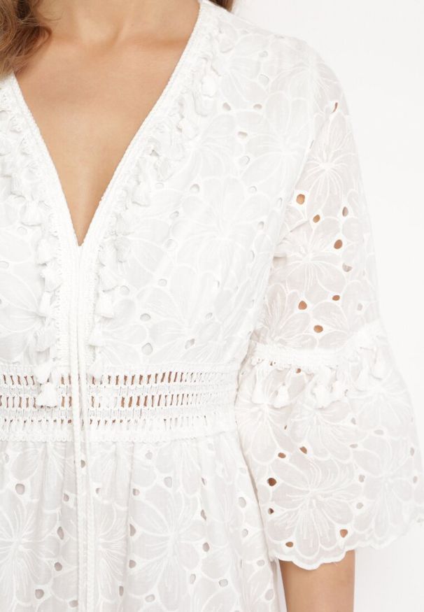 Born2be - Biała Bawełniana Sukienka w Stylu Boho z Ażurowym Wzorem Elsenia. Kolor: biały. Materiał: bawełna. Wzór: ażurowy. Sezon: lato. Styl: boho