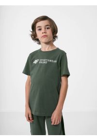 4f - T-shirt z nadrukiem chłopięcy. Kolor: morski. Materiał: bawełna, dzianina, materiał. Wzór: nadruk