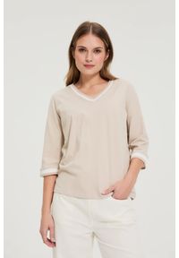 MOODO - Bawełniana bluzka z dekoltem w serek beżowa. Typ kołnierza: dekolt w serek. Kolor: beżowy. Materiał: bawełna #1