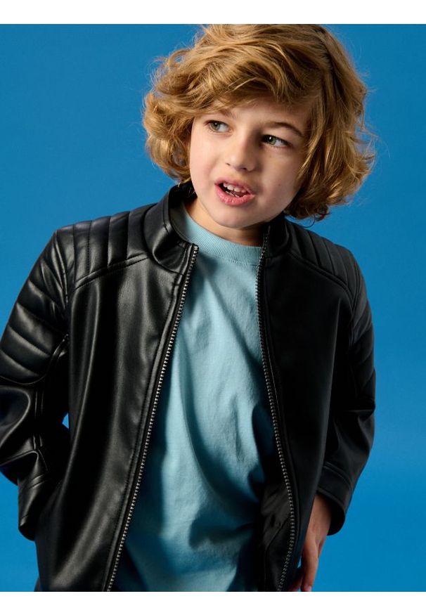 Sinsay - Kurtka ramoneska z imitacji skóry - czarny. Kolor: czarny. Materiał: skóra