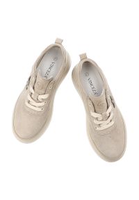 Sneakersy damskie Vinceza, cholewka ze skóry naturalnej zamszowej sznurowany fason, beżowe, 41523. Okazja: na co dzień, na spacer. Zapięcie: sznurówki. Kolor: beżowy. Materiał: skóra, zamsz. Szerokość cholewki: normalna. Wzór: aplikacja. Sport: turystyka piesza #6