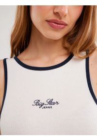 Big-Star - Koszulka damska slim na ramiączkach z kontrastowym wykoŅczeniem biała Arisa 100. Kolor: biały. Materiał: prążkowany, materiał, jeans. Długość rękawa: na ramiączkach. Wzór: haft. Sezon: lato #3