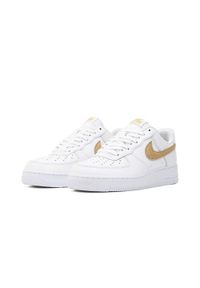 Buty do chodzenia męskie Nike Air Force 1 LV8. Zapięcie: sznurówki. Kolor: biały. Materiał: skóra, syntetyk, tkanina, materiał. Szerokość cholewki: normalna. Model: Nike Air Force. Sport: turystyka piesza