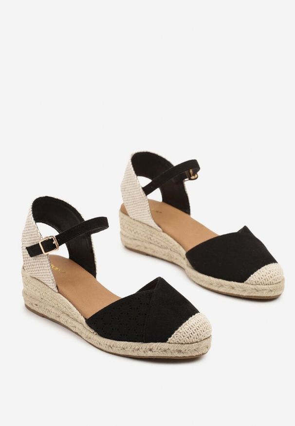 Renee - Czarne Sandały Vices na Plecionym Koturnie w Stylu Boho Erathria. Okazja: na spacer. Zapięcie: sprzączka. Kolor: czarny. Sezon: lato. Obcas: na koturnie. Styl: boho