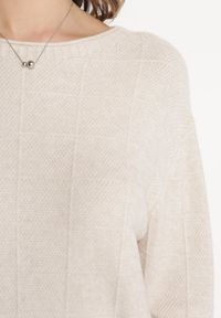 Born2be - Jasnobeżowy Klasyczny Sweter z Długim Rękawem Darissa. Kolor: beżowy. Materiał: tkanina, dzianina. Długość rękawa: długi rękaw. Długość: długie. Styl: klasyczny #4