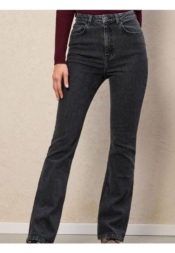 Sinsay - Jeansy flare mid waist - szary. Kolor: szary. Materiał: jeans