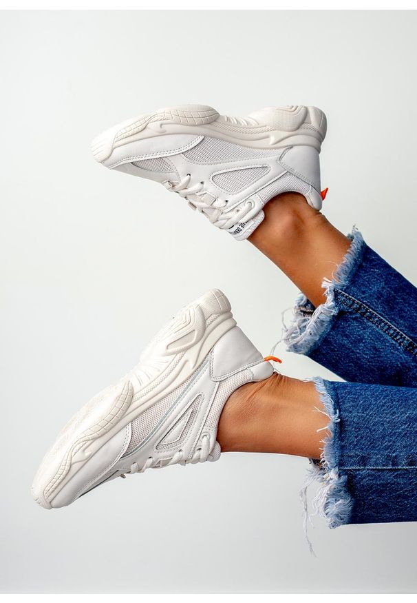 Casu - kremowe buty sportowe sneakersy sznurowane casu 20p14/m. Okazja: na co dzień. Kolor: kremowy. Materiał: skóra ekologiczna, materiał. Szerokość cholewki: normalna