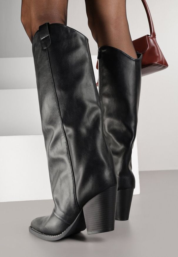 Born2be - Czarne Kozaki Kowbojki na Stożkowym Obcasie z Prostą Cholewką Aferrive. Okazja: na co dzień. Nosek buta: szpiczasty. Kolor: czarny. Szerokość cholewki: normalna. Wzór: aplikacja. Materiał: jeans, zamsz. Obcas: na obcasie. Styl: boho, casual. Wysokość obcasa: średni