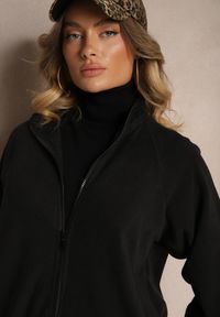 Renee - Czarna Bluza z Zapięciem na Suwak Kieszeniami i Stójką Esandria. Okazja: na co dzień. Typ kołnierza: kołnierzyk stójkowy. Kolor: czarny. Materiał: jeans. Styl: casual, klasyczny #5