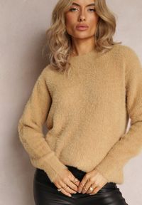Renee - Jasnobrązowy Puchaty Sweter Oversize z Długim Rękawem Massana. Kolor: brązowy. Materiał: dzianina, skóra. Długość rękawa: długi rękaw. Długość: długie #4