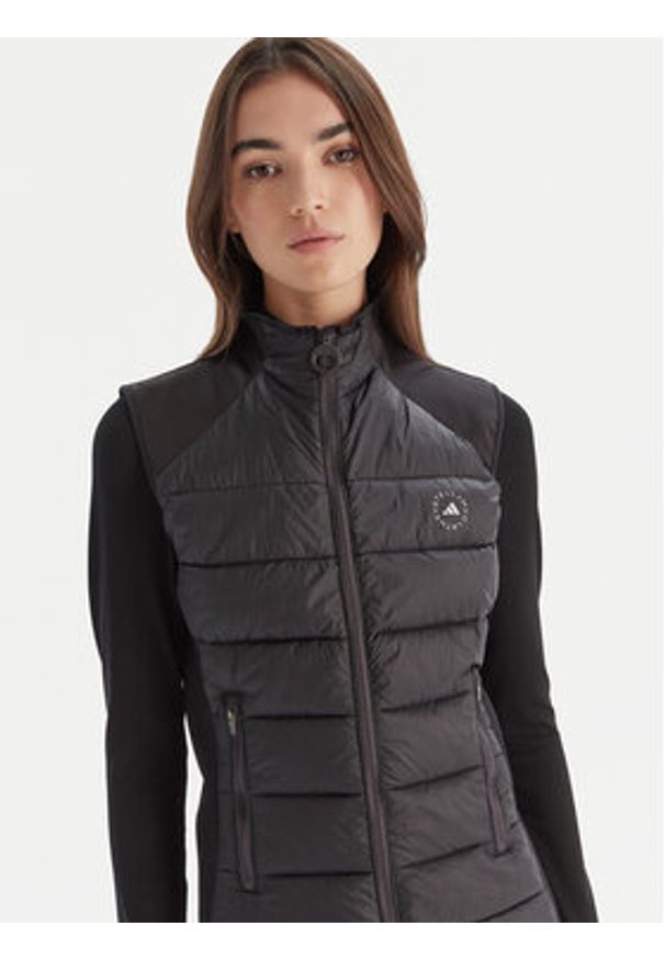 Adidas by Stella McCartney - adidas by Stella McCartney Bezrękawnik True Nature Golf JW2028 Czarny Slim Fit. Typ kołnierza: golf. Kolor: czarny. Materiał: syntetyk. Długość rękawa: bez rękawów. Sport: golf