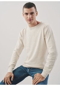 Ochnik - Biały sweter męski z logo. Okazja: na co dzień. Kolor: biały. Materiał: bawełna. Długość: długie. Styl: casual #1