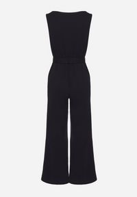 Born2be - Granatowy Kombinezon z Wywijanym Dekoltem w Łódkę i Paskiem z Klamrą Galithiela. Okazja: na co dzień. Kolor: niebieski. Wzór: aplikacja. Styl: klasyczny, casual, elegancki #5