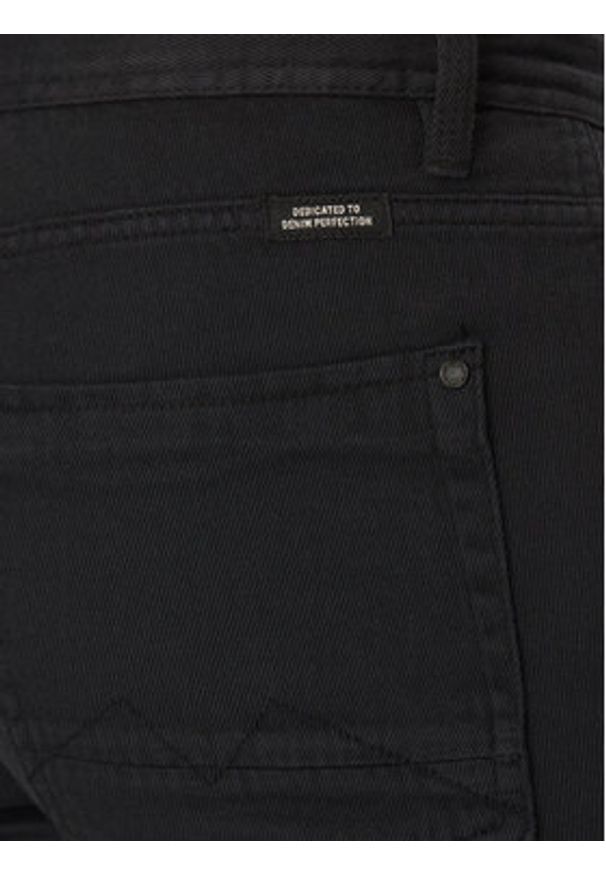 Blend Szorty jeansowe 20718128 Czarny Regular Fit. Kolor: czarny. Materiał: bawełna