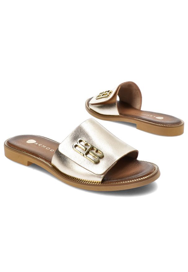 Złote Klapki Armodo Modne Obuwie Damskie. Okazja: na co dzień. Kolor: złoty. Materiał: skóra. Sezon: lato. Styl: wizytowy, casual