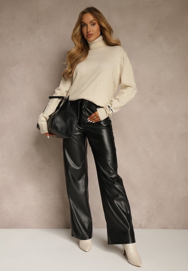 Renee - Jasnobeżowy Casualowy Golf z Bawełną i Wełną Reillisa. Okazja: na co dzień. Typ kołnierza: golf. Kolor: beżowy. Materiał: wełna, bawełna. Styl: casual