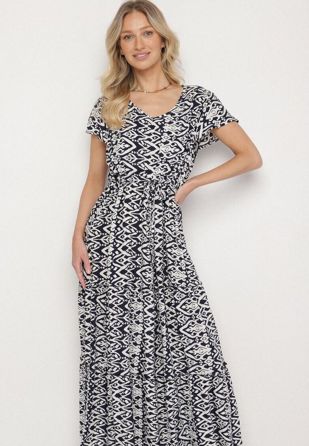 Born2be - Granatowa Bawełniana Sukienka Ozdobiona Azteckim Wzorem ze Sznurkiem w Talii Orrialle. Kolor: niebieski. Materiał: bawełna. Wzór: aplikacja