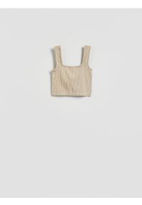 Reserved - Dopasowany top - kremowy. Kolor: kremowy. Materiał: prążkowany, dzianina #1