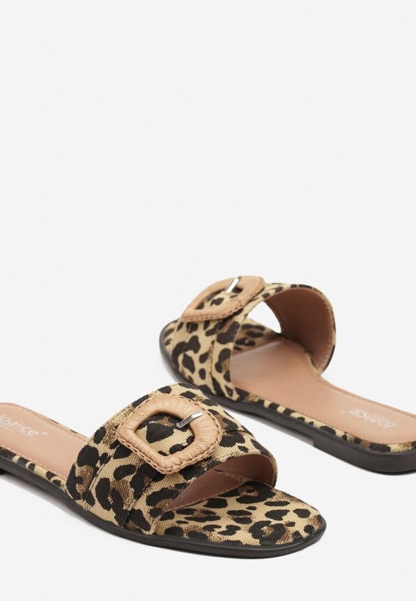 Born2be - Panterkowe Klapki z Ozdobną Klamrą Katilissa. Okazja: na co dzień. Styl: elegancki, casual