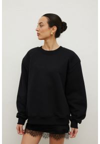 Marsala - Klasyczna bluza z HAFTEM w kolorze TOTALLY BLACK - NOEL. Materiał: poliester, bawełna, dresówka, dzianina. Wzór: haft. Styl: klasyczny #1