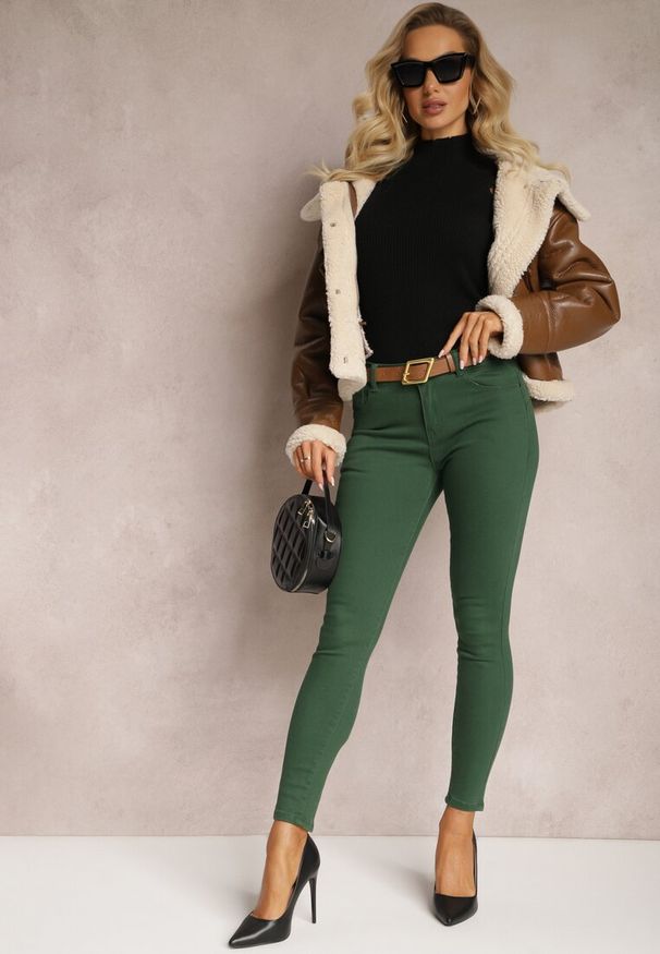 Renee - Ciemnozielone Jeansy Skinny z Paskiem z Klamerką Pisanne. Kolor: zielony. Styl: klasyczny