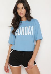 Born2be - Niebiesko-Czarny Komplet T-shirt z Nadrukiem i Szorty z Lamówką Aravonne. Kolor: niebieski. Materiał: materiał. Wzór: nadruk #6