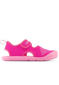 Sandały New Balance YOCRSRAE - różowe. Zapięcie: rzepy. Kolor: różowy. Materiał: guma, materiał, syntetyk. Szerokość cholewki: normalna
