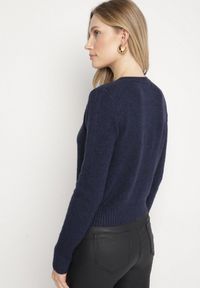 Born2be - Granatowy Kardigan z Wełną o Prostym Kroju z Okrągłym Dekoltem Reissima. Kolor: niebieski. Materiał: wełna. Długość rękawa: długi rękaw. Długość: długie. Styl: klasyczny #7