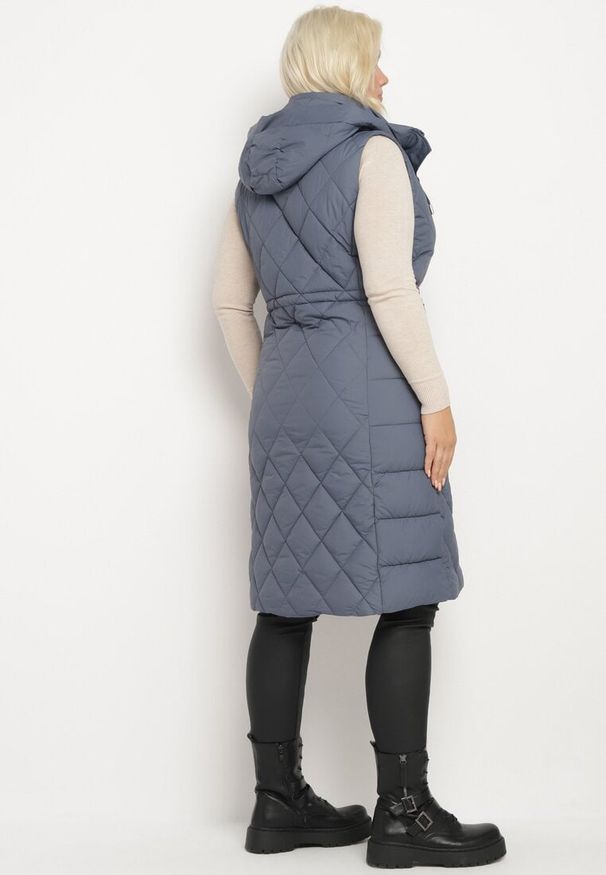 Born2be - Granatowa Pikowana Kamizelka z Kapturem i Sznurkami Nomissa. Okazja: na co dzień. Typ kołnierza: kaptur. Kolor: niebieski. Materiał: jeans. Styl: casual, elegancki, sportowy, wizytowy