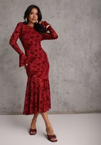Renee - Czerwona Wieczorowa Sukienka VICES z Siateczki z Kwiatowym Wzorem z Weluru Azinene. Kolor: czerwony. Materiał: welur. Wzór: kwiaty. Typ sukienki: oversize. Styl: wizytowy #1