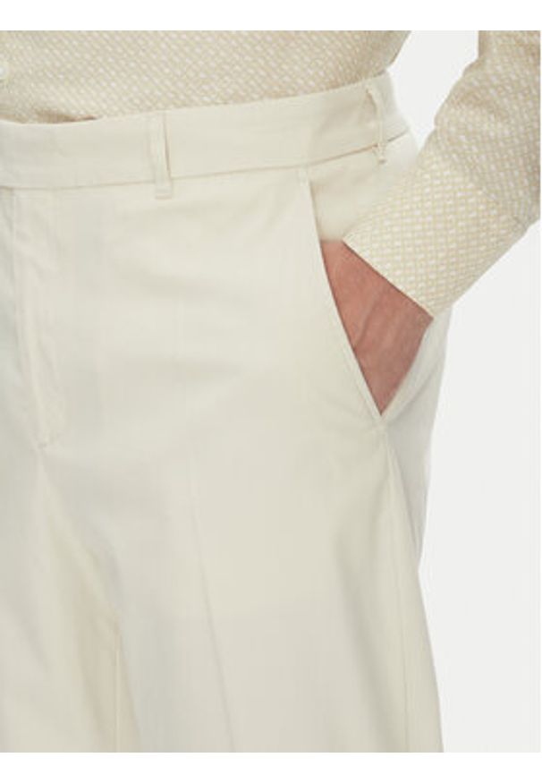 BOSS Chinosy C-Perin 50544005 Écru Relaxed Fit. Materiał: syntetyk