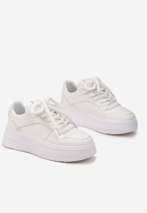 Renee - Białe Sneakersy z Cholewką z Licznymi Wstawkami na Grubej Podeszwie Lenarise. Okazja: na co dzień. Kolor: biały. Materiał: dresówka, jeans. Szerokość cholewki: normalna