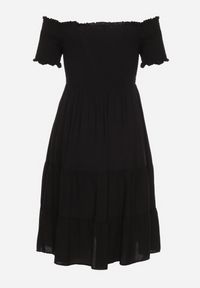 Born2be - Czarna Bawełniana Sukienka z Hiszpańskim Dekoltem z Szerokimi Falbanami na Dole Bliria. Okazja: na spacer, na co dzień. Typ kołnierza: dekolt hiszpanka. Kolor: czarny. Materiał: bawełna. Sezon: lato. Typ sukienki: rozkloszowane. Styl: casual, elegancki, wakacyjny #2