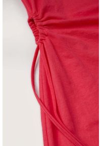 mango - Mango sukienka Gabete kolor czerwony midi prosta. Okazja: na co dzień. Kolor: czerwony. Materiał: włókno. Typ sukienki: proste. Styl: casual. Długość: midi #3