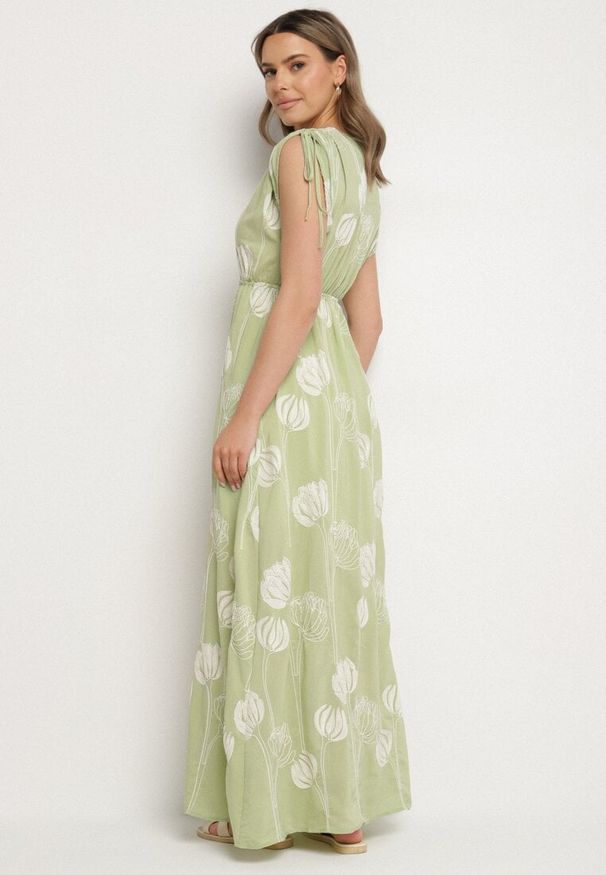 Born2be - Zielona Wiskozowa Sukienka w Hafty Lumiene. Okazja: na co dzień. Kolor: zielony. Materiał: wiskoza. Wzór: haft. Styl: casual, elegancki, klasyczny