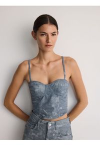 Reserved - Gorsetowy top z nadrukiem - jasnoszary. Typ kołnierza: dekolt gorset. Kolor: szary. Materiał: tkanina. Wzór: nadruk #1