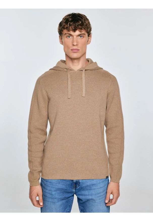 Big-Star - Sweter męski z kapturem beżowy Hoodsy 805. Typ kołnierza: kaptur. Kolor: beżowy. Materiał: jeans. Styl: klasyczny