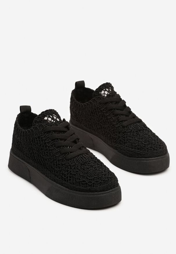 Renee - Czarne Sneakersy z Ażurowej Koronki na Grubej Podeszwie Nanessia. Okazja: na co dzień. Kolor: czarny. Materiał: koronka. Wzór: ażurowy, koronka