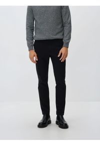 Reserved - Spodnie chino slim fit - czarny. Kolor: czarny. Materiał: tkanina, bawełna #1