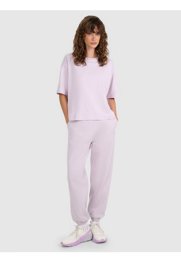 4f - 4F T-shirt oversize gładki damski - fioletowy L. Okazja: na co dzień. Kolor: fioletowy. Materiał: jersey, bawełna. Długość rękawa: krótki rękaw. Długość: krótkie. Wzór: gładki. Styl: casual, klasyczny, sportowy