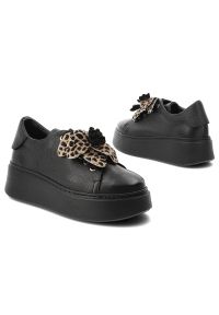 Czarne Sneakersy Karino Modne Obuwie Damskie. Okazja: na co dzień. Kolor: czarny. Materiał: skóra. Wzór: motyw zwierzęcy, kwiaty. Obcas: na platformie. Styl: casual, elegancki #4