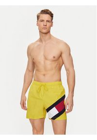 TOMMY HILFIGER - Tommy Hilfiger Szorty kąpielowe UM0UM02048 Żółty Slim Fit. Kolor: żółty. Materiał: syntetyk