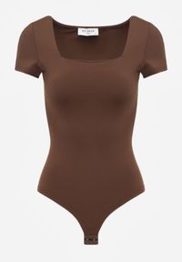 Born2be - Brązowe Body z Wiskozą i Kwadratowym Dekoltem z Krótkim Rękawem Missauna. Okazja: na co dzień. Typ kołnierza: dekolt kwadratowy. Kolor: brązowy. Materiał: wiskoza. Długość rękawa: krótki rękaw. Długość: krótkie. Styl: casual, klasyczny #4